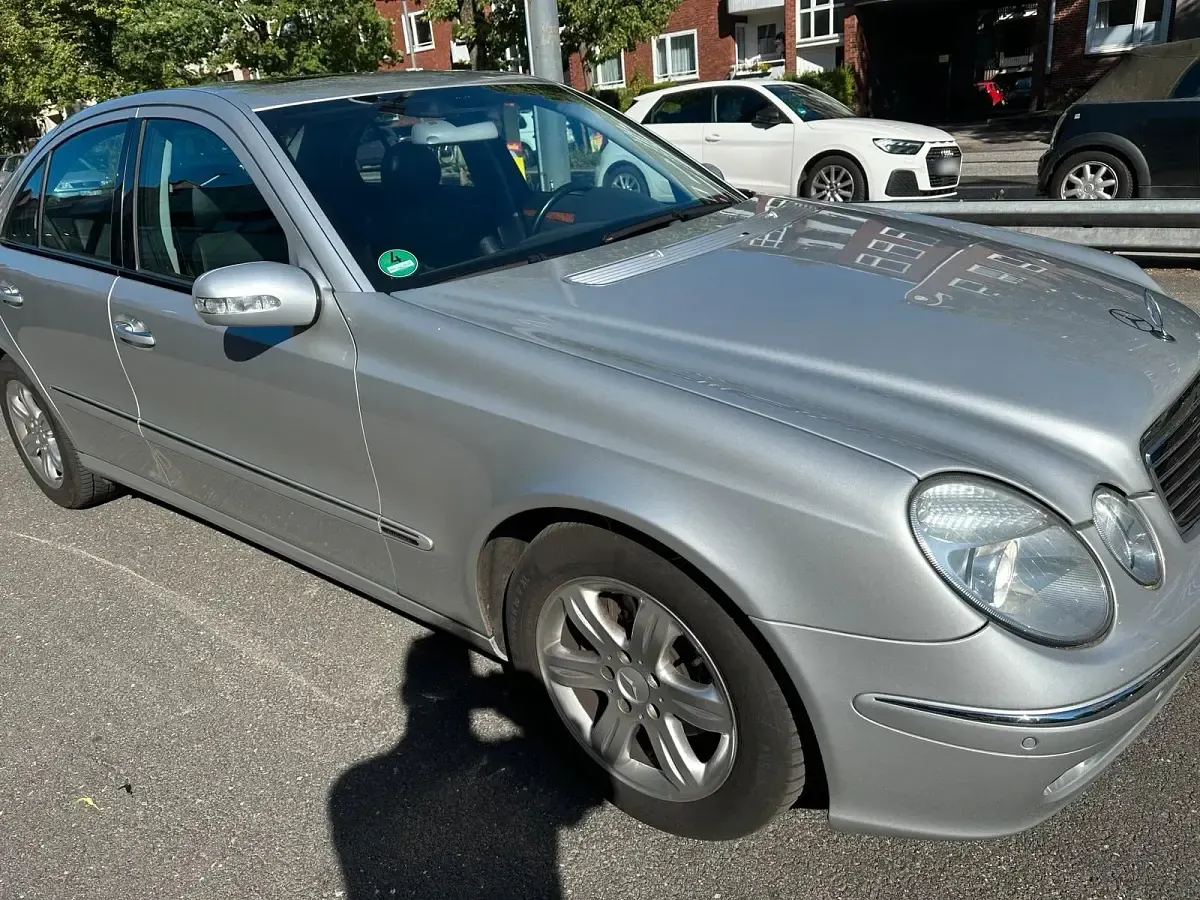 Gebraucht Mercedes E200 163 PS (119 kW) 2003 Silber Limousine