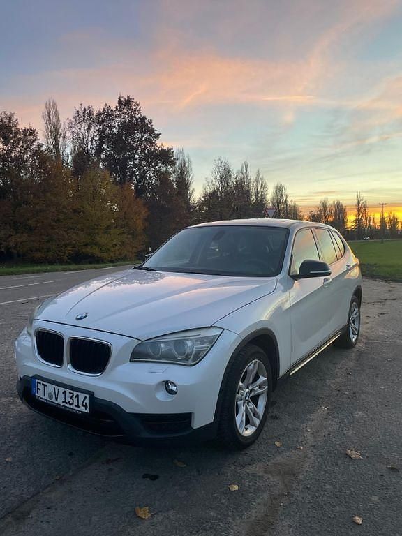 Weiß Gebraucht 2013 BMW X1 Sport Line SUV | 9.300 € (Fairer Preis) - Bild 1/4