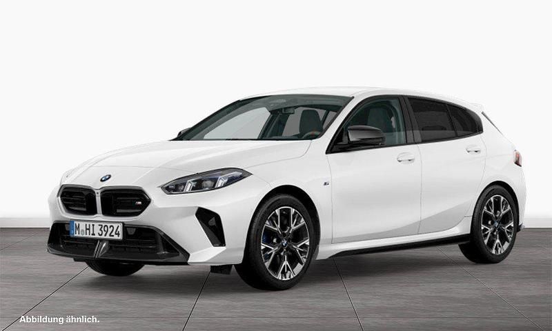 Gebraucht BMW M135 Performance 300 PS (220 kW) 2025 Alpinweiß uni Kleinwagen