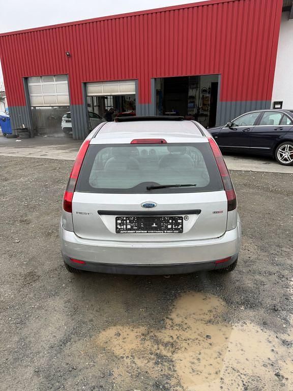 Usata Ford Fiesta Ambiente 68 CV (50 kW) 2002 Argento Utilitaria