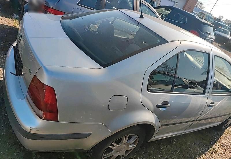 Second-hand VW Bora 75 CP (55 kW) 2003 Gri Berlinǎ