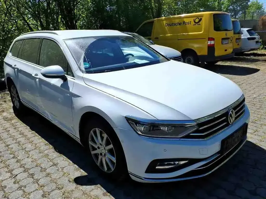 Gebraucht VW Passat Elegance 150 PS (110 kW) 2023 Weiß Kombi