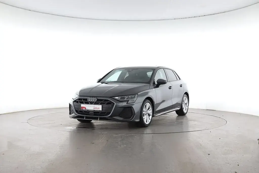 Second-hand Audi A3 S-Line 150 CP (110 kW) 2025 Gri Berlinǎ