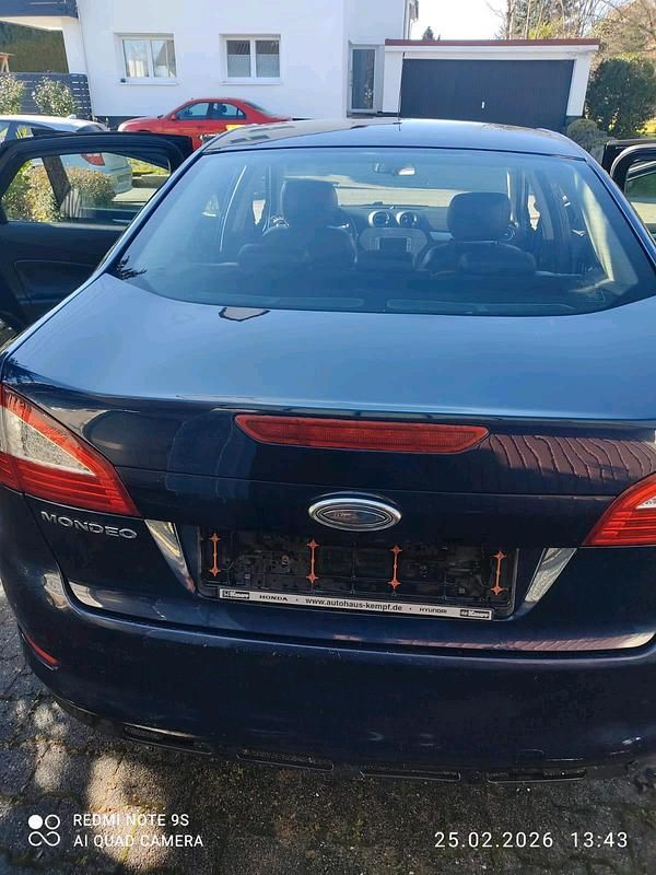Gebraucht Ford Mondeo 140 PS (102 kW) 2009 Blau Limousine