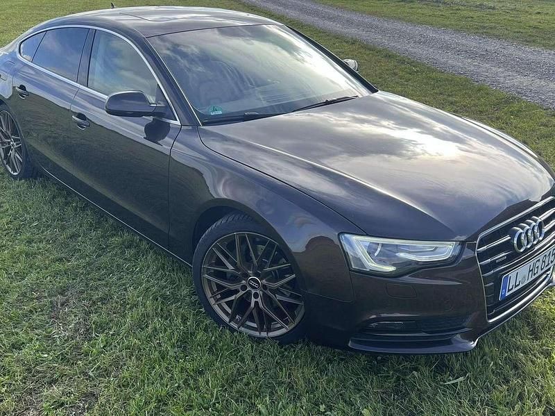 Braun Gebraucht 2012 Audi A5 Sportback S-Line Kleinwagen | 10.900 € - Bild 1/4
