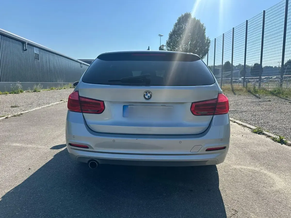 Gebraucht BMW 318 150 PS (110 kW) 2016 Silber Kombi