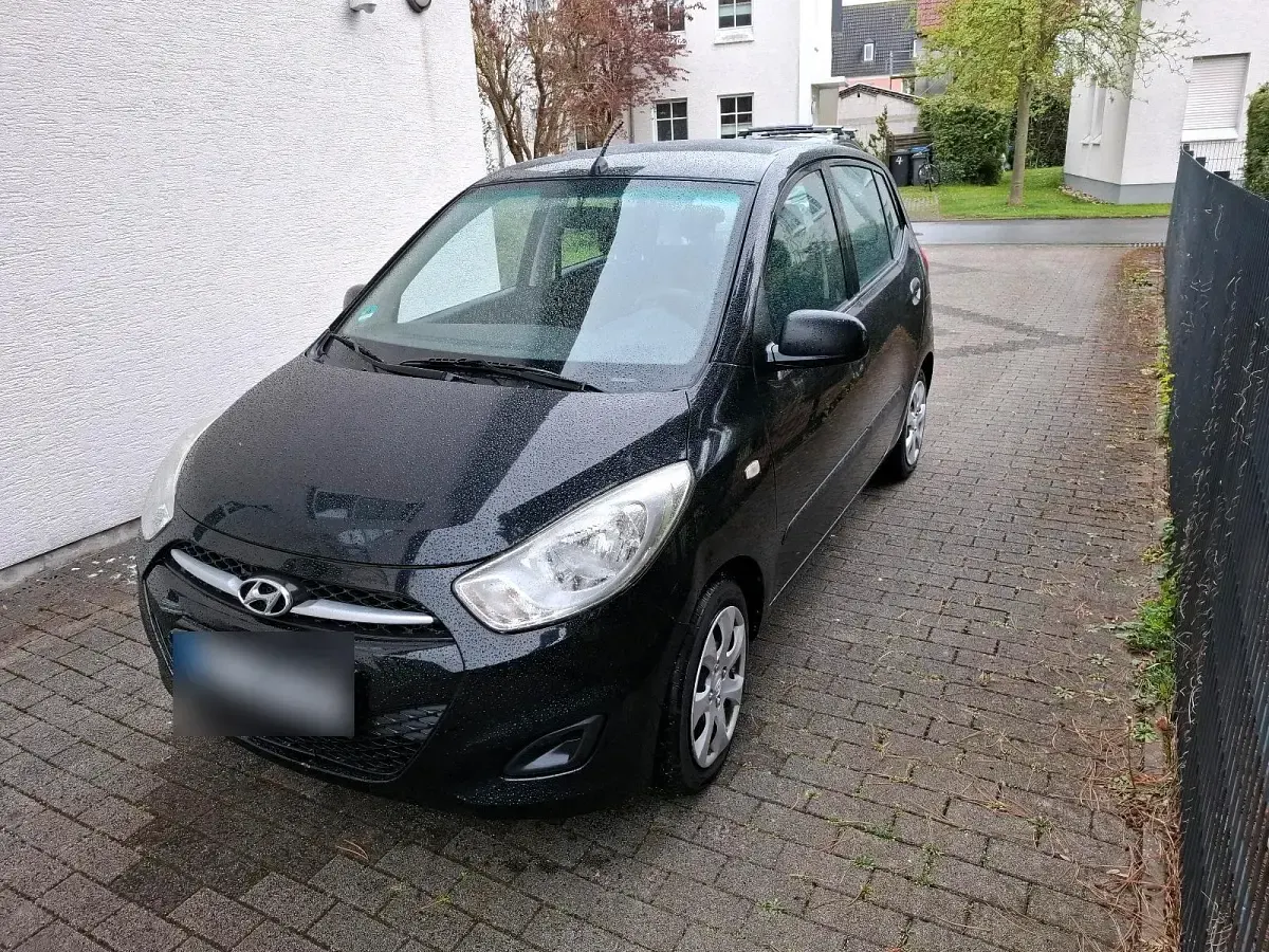 Gebraucht Hyundai i10 69 PS (50 kW) 2012 Schwarz Kleinwagen