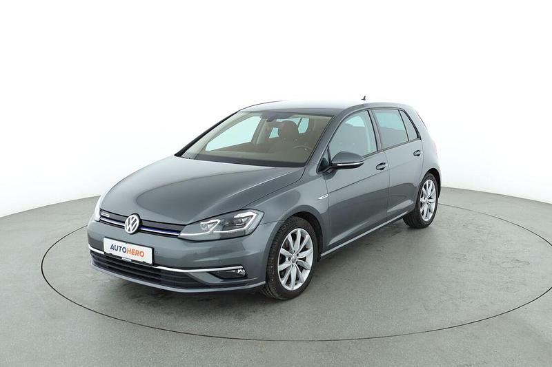 Grau Gebraucht 2018 VW Golf VII Highline Limousine | 16.990 € (Fairer Preis) - Bild 1/3