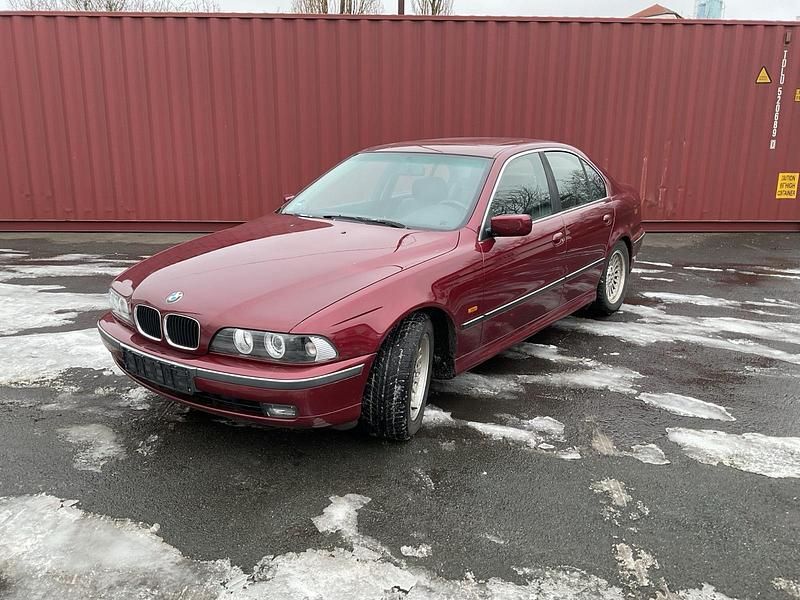 Rot Gebraucht 1997 BMW 528 Limousine | 3.900 € - Bild 1/4