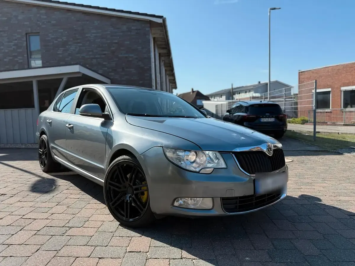 Gebraucht Skoda Superb 166 PS (122 kW) 2013 Grau Limousine
