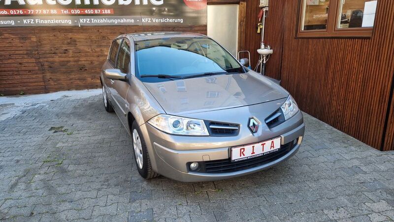 Grau Gebraucht 2008 Renault Mégane II Avantage Limousine | 3.980 € (Etwas zu teuer) - Bild 1/4