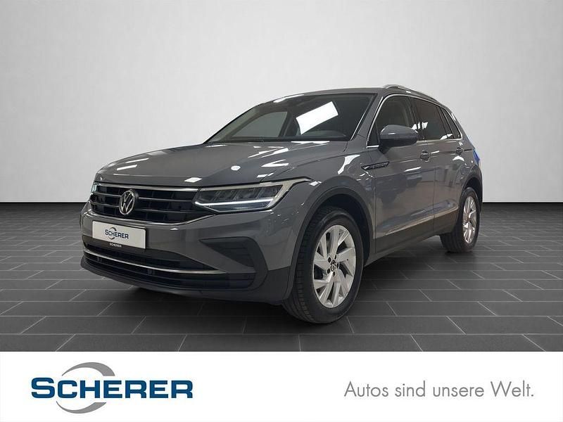 Mondsteingrau Gebraucht 2021 VW Tiguan Life SUV | 26.200 € (Fairer Preis) - Bild 1/4