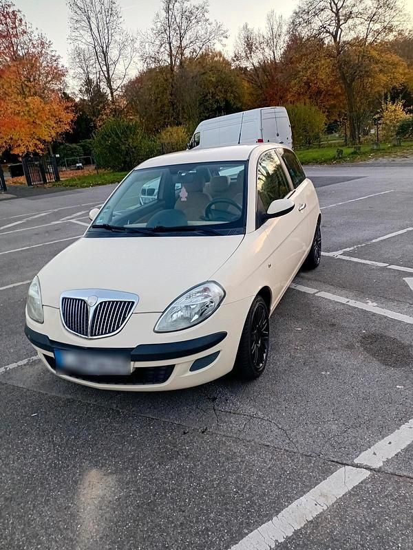 Weiß Gebraucht 2005 Lancia Ypsilon Kleinwagen | 1.500 € (Fairer Preis) - Bild 1/4