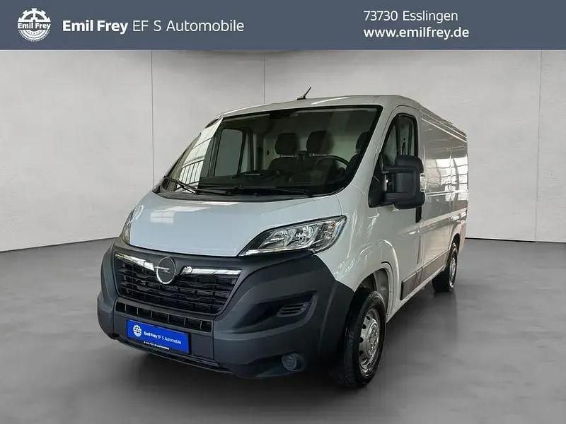 Weiß Gebraucht 2023 Opel Movano Selection Van | 19.890 € (Superpreis) - Bild 1/4