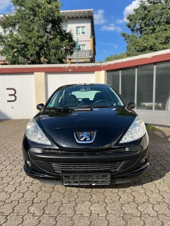 Gebraucht Peugeot 206+ 73 PS (53 kW) 2011 Schwarz Kleinwagen