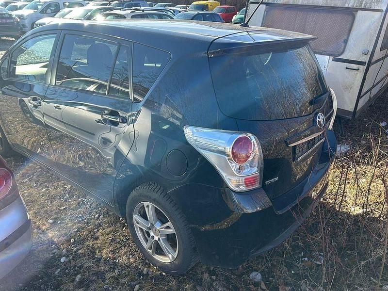 Gebraucht Toyota Verso Life 111 PS (81 kW) 2015 Blau Van / Kleinbus