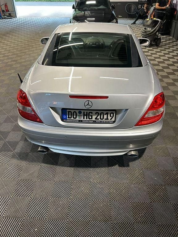 Second-hand Mercedes SLK200 163 CP (119 kW) 2004 Argintiu Cabrio