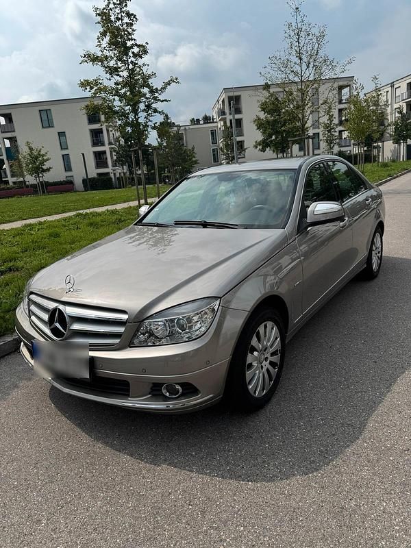 Grau Gebraucht 2007 Mercedes C180 Limousine | 6.490 € (Fairer Preis) - Bild 1/4