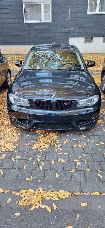 Schwarz Gebraucht 2011 BMW 118 Sport Line Kleinwagen | 5.950 € (Guter Preis) - Bild 1/4