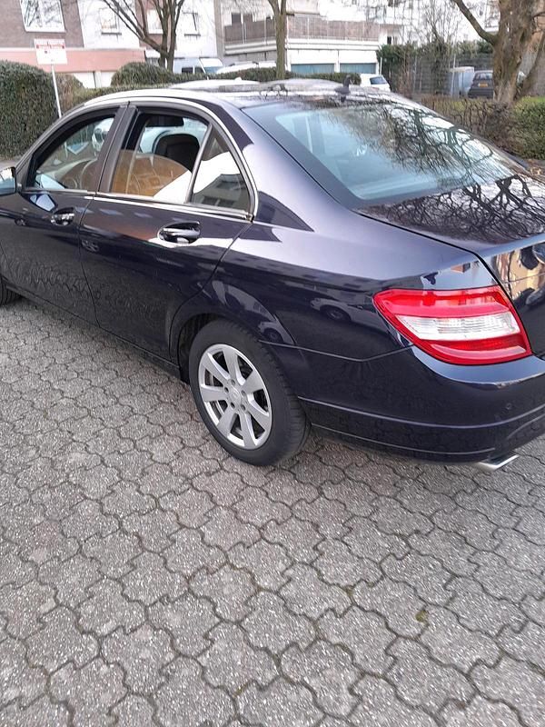 Gebraucht Mercedes C250 204 PS (150 kW) 2010 Blau Limousine