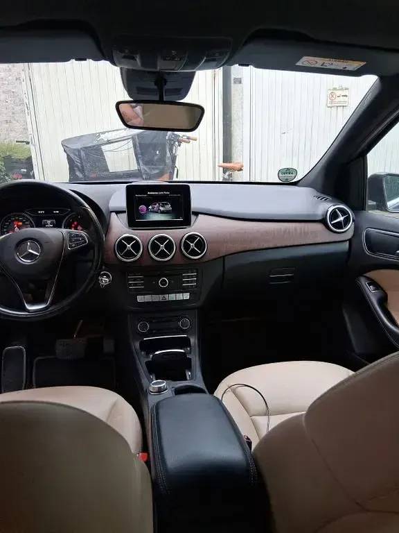 Gebraucht Mercedes B200 Style 136 PS (100 kW) 2014 Braun Kleinwagen