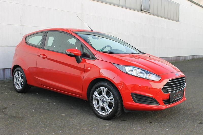 Gebraucht Ford Fiesta SYNC Edition 80 PS (58 kW) 2014 Rot Kleinwagen