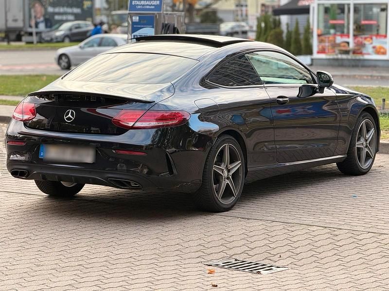Schwarz Gebraucht 2016 Mercedes C200 Coupé | 18.900 € (Fairer Preis) - Bild 1/4