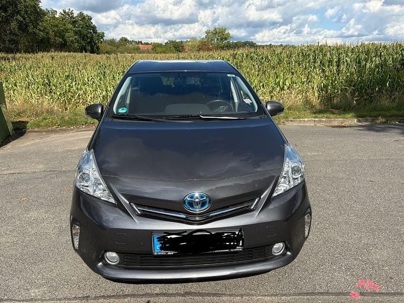 Grau Gebraucht 2014 Toyota Prius+ Comfort Van / Kleinbus | 17.000 € (Etwas zu teuer) - Bild 1/4