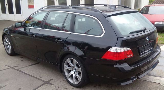Gebraucht BMW 530 231 PS (169 kW) 2010 Schwarz metallic Kombi