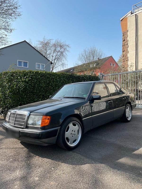 Gebraucht Mercedes E320 220 PS (161 kW) 1992 Schwarz Limousine