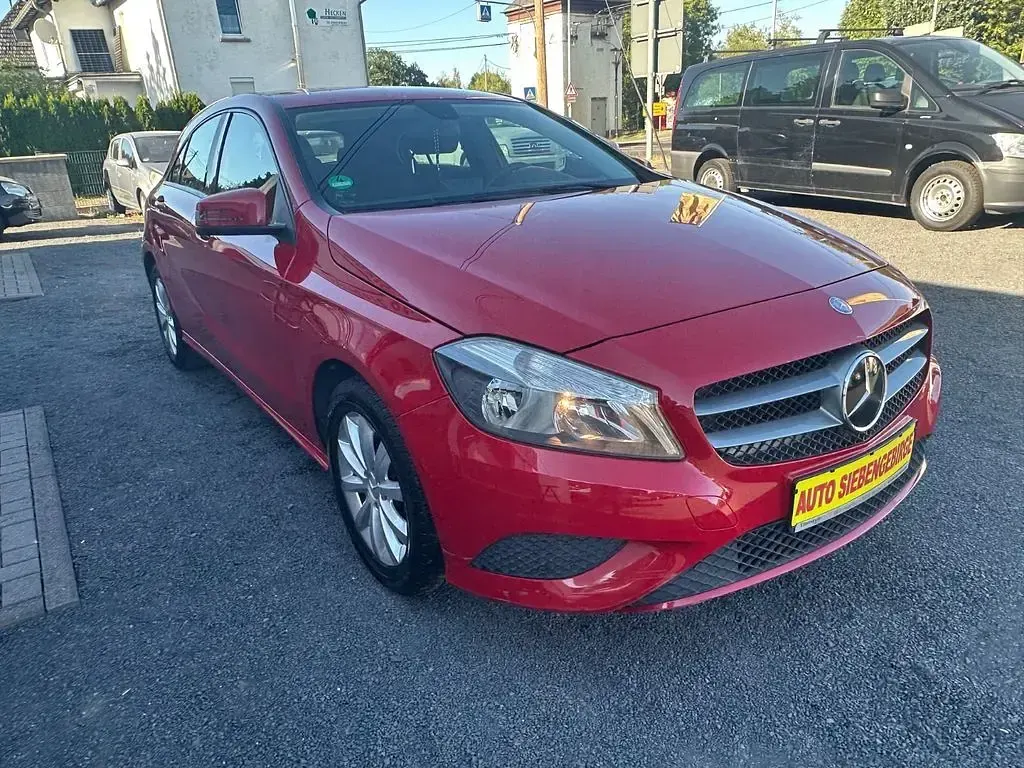 Gebraucht Mercedes A180 122 PS (89 kW) 2014 Rot Kleinwagen
