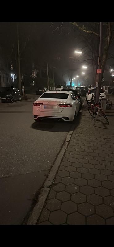 Gebraucht Jaguar XE R-Sport 250 PS (183 kW) 2020 Weiß Limousine