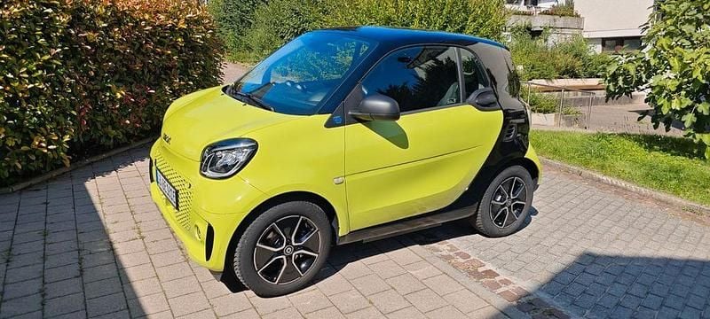 Grün Gebraucht 2021 Smart ForTwo Electric Drive Exclusive Coupé | 10.500 € (Superpreis) - Bild 1/4
