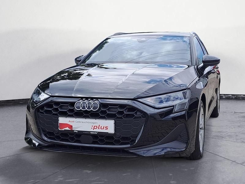 Schwarz Gebraucht 2025 Audi A3 Sportback Comfort Kombi | 31.960 € (Fairer Preis) - Bild 1/4