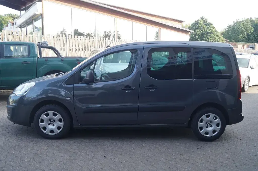 Gebraucht Peugeot Partner Tepee Active 99 PS (72 kW) 2016 Grau Van / Kleinbus