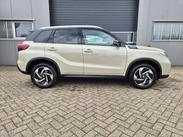 Neu Suzuki Vitara Comfort+ 110 PS (80 kW) 2026 Savannah ivory metallic savannah ivory metallic SUV