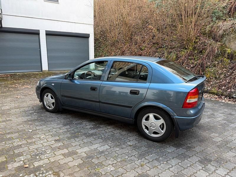 Gebraucht Opel Astra 75 PS (55 kW) 1999 Blau Limousine