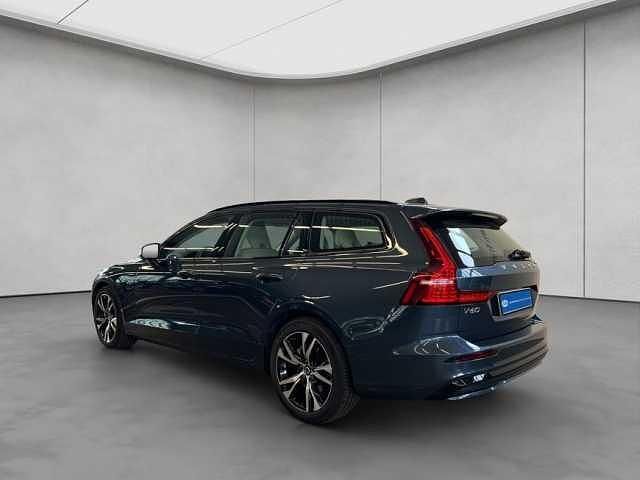 Gebraucht Volvo V60 145 PS (106 kW) 2024 Kombi