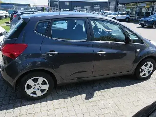 Gebraucht Kia Venga Attract 90 PS (66 kW) 2017 Grau Kleinwagen