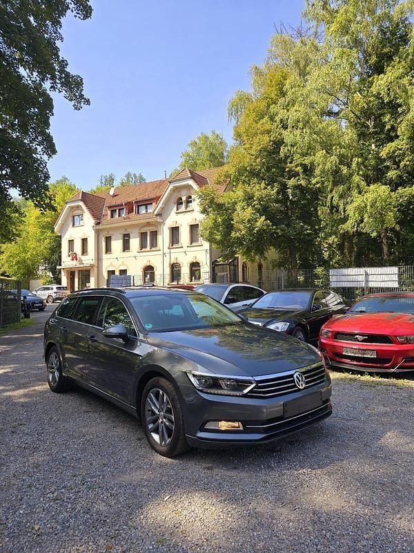 Grau Gebraucht 2015 VW Passat Kombi | 10.500 € (Fairer Preis) - Bild 1/4