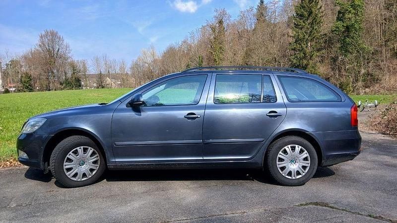 Gebraucht Skoda Octavia Ambiente 122 PS (89 kW) 2009 Grau Kombi