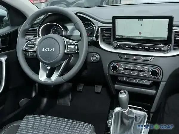 Neu Kia Ceed 140 PS (102 kW) 2025 Pentametal grau Kleinwagen