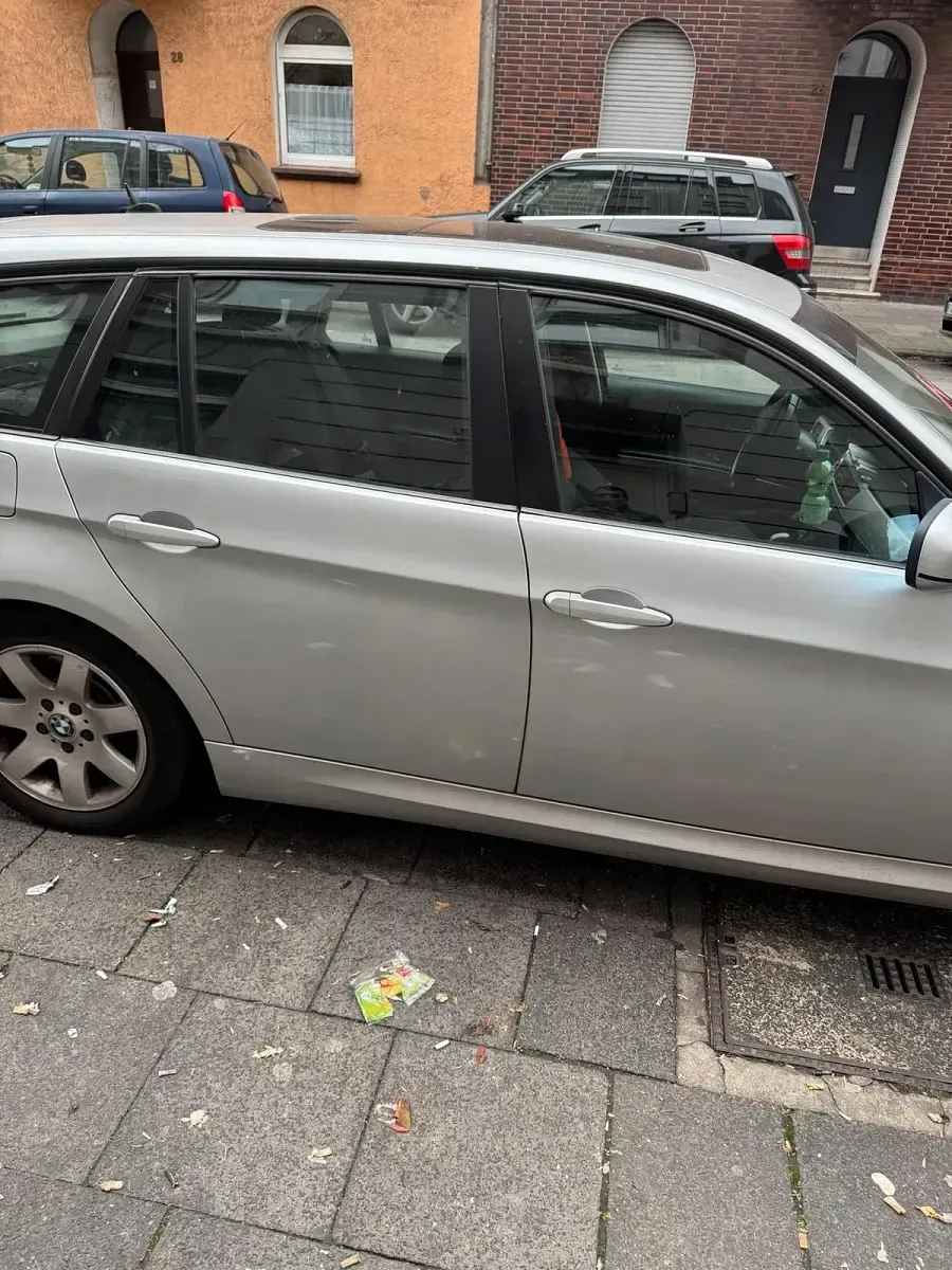 Gebraucht BMW 320 177 PS (130 kW) 2009 Silber Kombi