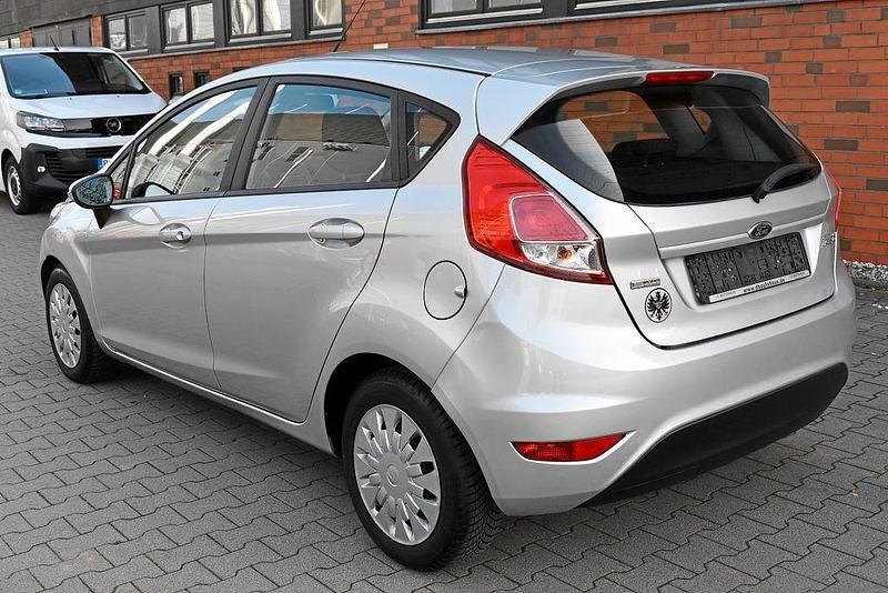Gebraucht Ford Fiesta Trend 95 PS (69 kW) 2014 Silber Kleinwagen