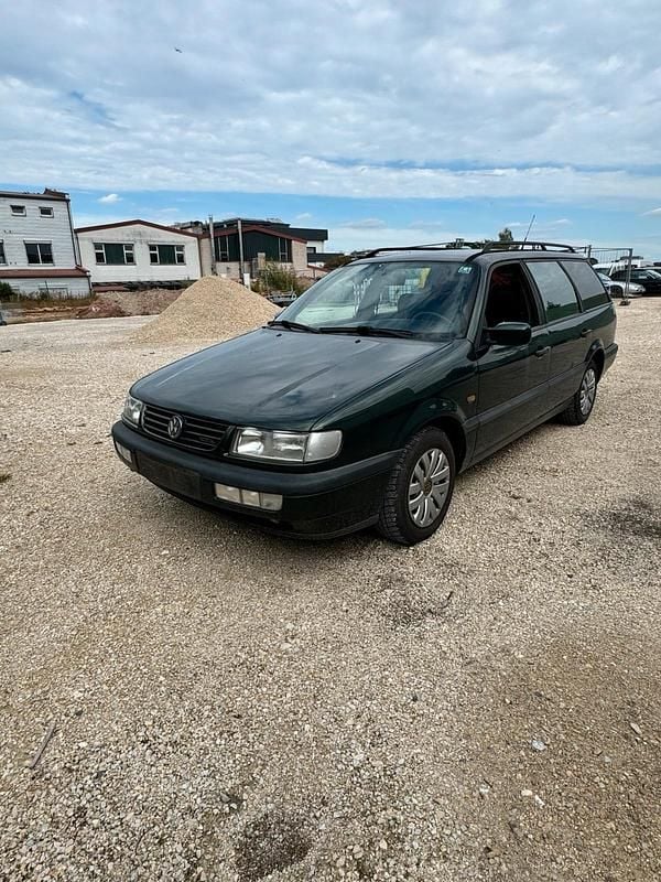 Grün Gebraucht 1996 VW Passat Kombi | 1.800 € (Fairer Preis) - Bild 1/4