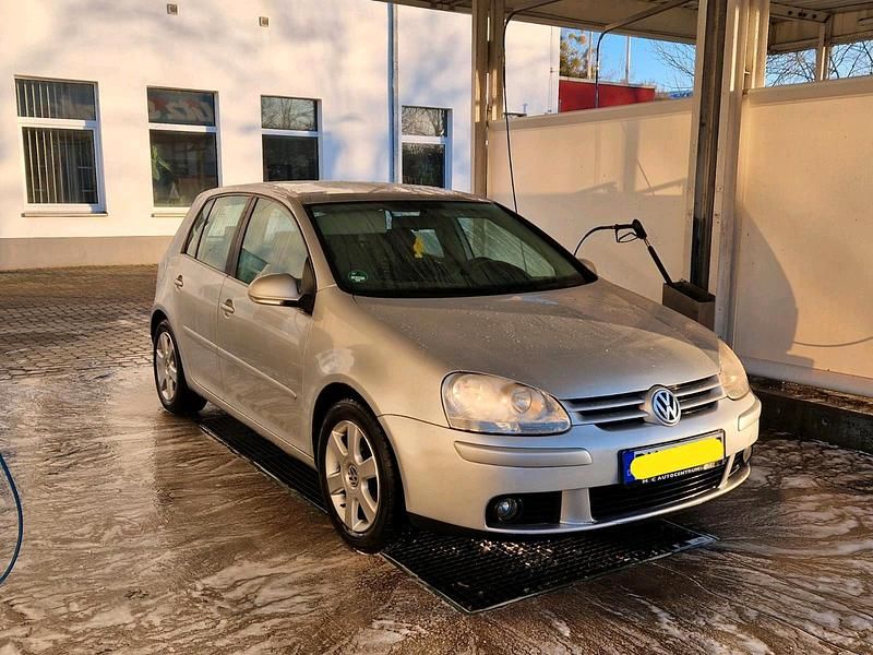 Grau Gebraucht 2005 VW Golf V Kleinwagen | 2.500 € (Fairer Preis) - Bild 1/4