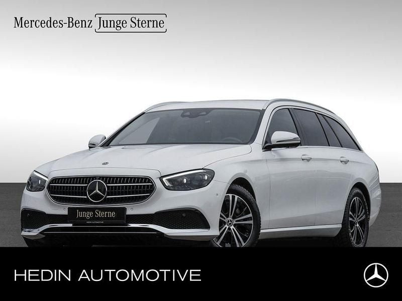 Weiß Gebraucht 2021 Mercedes E220 Avantgarde Kombi | 33.850 € (Teuer) - Bild 1/4