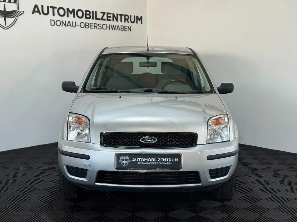 Second-hand Ford Fusion 101 CP (74 kW) 2004 Argintiu Hatchback