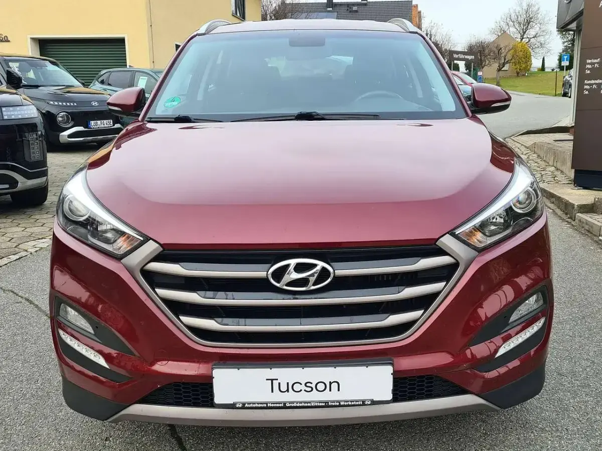 Gebraucht Hyundai Tucson Trend 177 PS (130 kW) 2017 Ruby wine / mic SUV