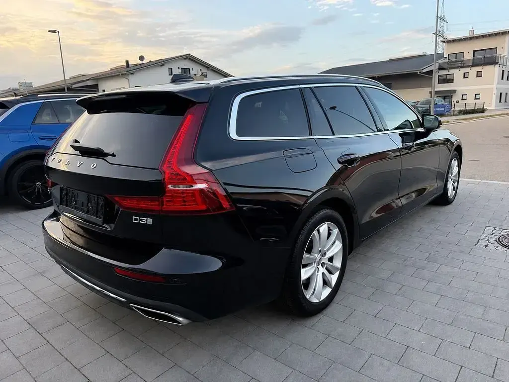 Gebraucht Volvo V60 Inscription 150 PS (110 kW) 2019 Schwarz Kombi